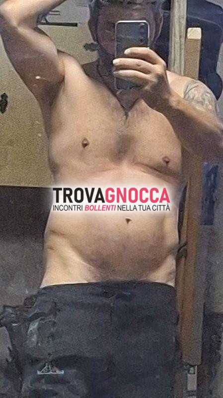 autentico uomo muscoloso serio ordinato e discreto pronto farti vivere momenti puro piacere mai prima d'ora