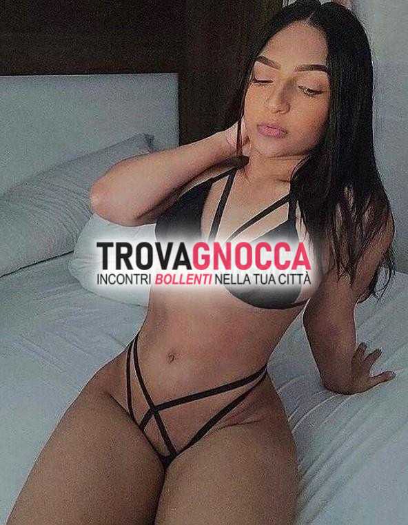 a rende nuova chiara paola molto attraente e vogliosa ti aspetta preliminari brivido e momenti sensuali sua passione pompa al naturale
