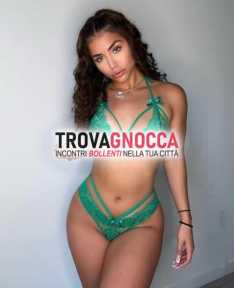 sexy crocerossina camice bianco e tacchi spillo curve infarto. x rianimarti completamente mie amorevoli cure. nuove foto sexy crocerossina camice bianco e tacchi spillo curve infarto. x rianimarti completamente mie amorevoli cure. nuove foto