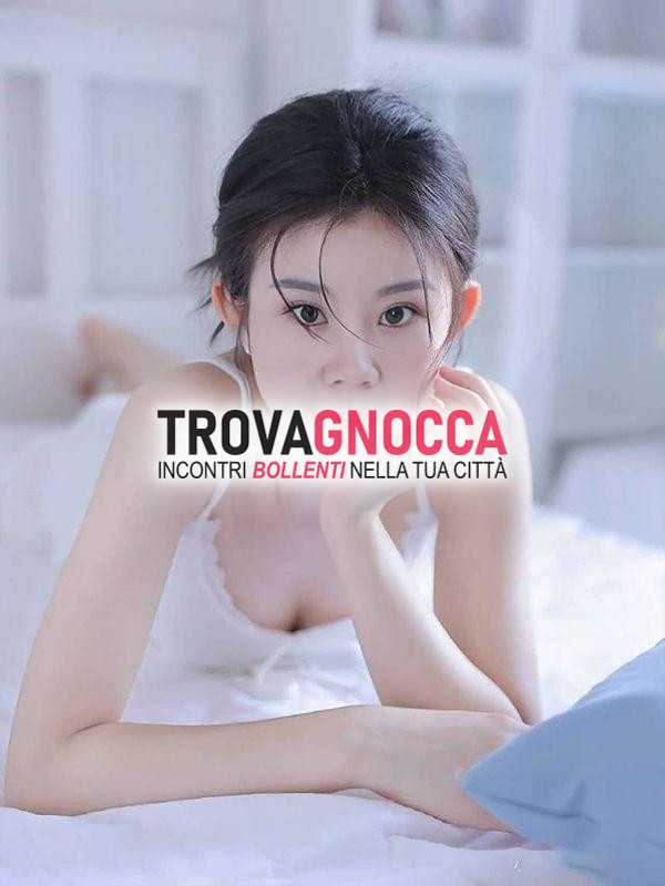 due strepitose ragazze orientali fresche e irresistibili