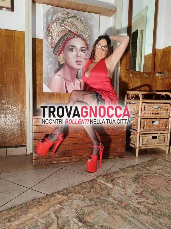 laura rey stupenda milf italiana torna rimini incontri indimenticabili non lasciarsi sfuggire