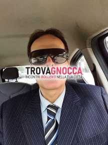 massaggi e tutto ciò che brami uomo sportivo che saprà esaudire ogni tuo desiderio particolare dolci baci ogni parte tuo corpo