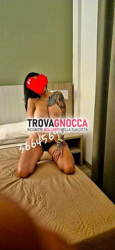 🍾ciao amorii😋sono bella donna rumena alta pronta darvi piacere 👉disponibile solo casa vostra oppure casa mia👈non stranieri foto 100 reale