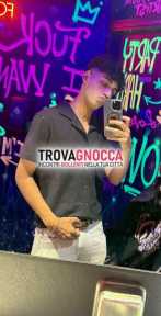 ragazzo giovane disponibile