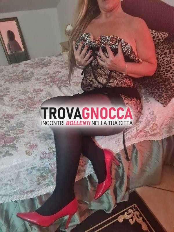 roberta giovane milf napoletana È pronta essere tua👄 scopami e realizza tuoi desideri😜 puoi sua padrona e mistress🔝