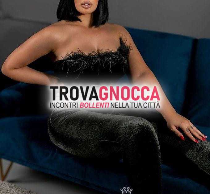 nuova coppia reale classicismo eleganza e provocazione sensuale incontro contenuto erÓtico elevato.