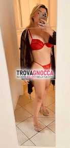 due favolose sorelle al lido jesolo morena e bionda cerca un'ultima giornata piccante