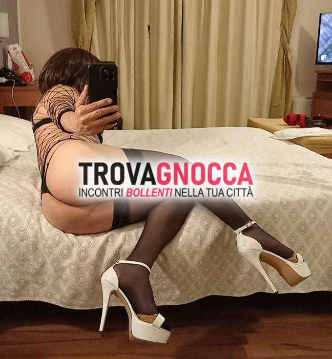 krist trav sia attiva che passiva esplora piacere bisex modo coinvolgente.