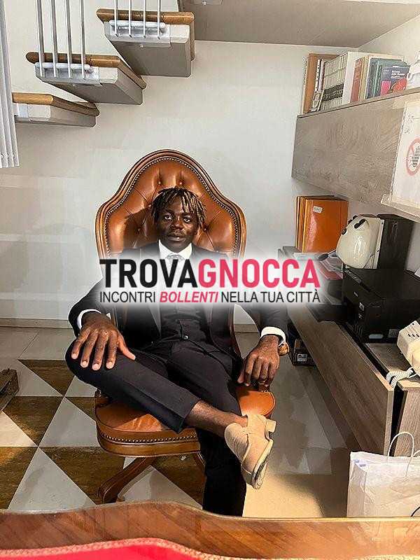 un uomo affascinante appassionato e sempre pronto soddisfare ogni desiderio.