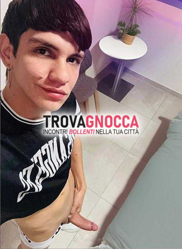 🇨🇴 ciao sono maxi 🇨🇴 ragazzo colombiano affascinante 19 anni bellezza irresistibile e un'eccitante dotazione 22 cm 🍆. sono dolce attivo e pronto farti divertire sempre serio e riservato nei momenti giusti.
