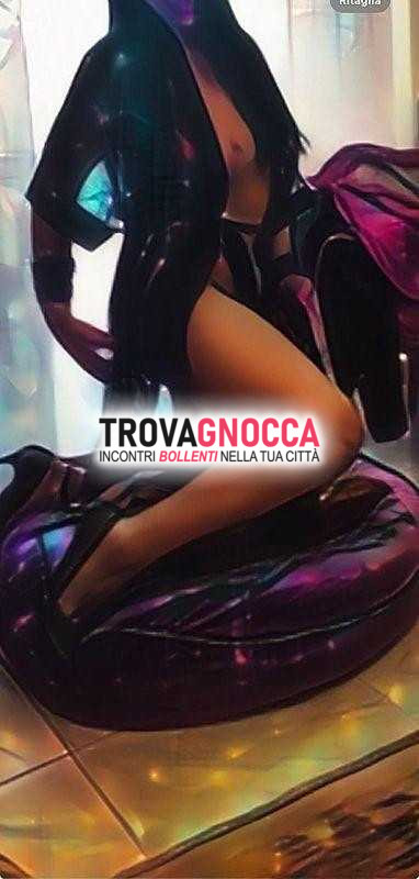 ivet deliziosa bruna curve sballare