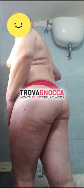 vacca culona sottomessa