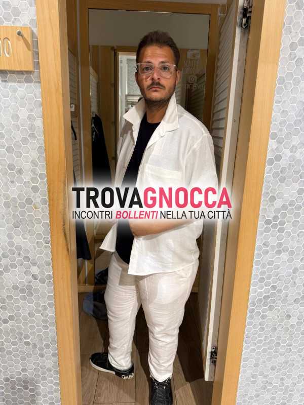 cerco donna che mi faccia scopare senza impegno