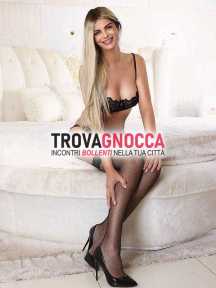 affascinante ragazza bionda foto autentica pronta rinfrescare tue fantasie. calda e desiderosa affascinante ragazza bionda foto autentica pronta rinfrescare tue fantasie. calda e desiderosa