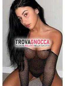 a civitavecchia italiana appena arrivata solo breve periodo🍑🍆 È veramente golosissima👅👅