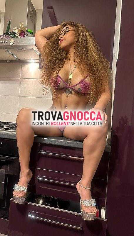 luna calde È pronta riscaldare tue notti 🔥🔥🔥