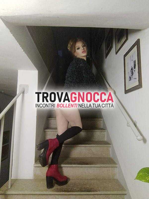 ragazza trav molto femminile è alla ricerca ragazzi under 35 corpo sportivo cui passare tempo divertente.