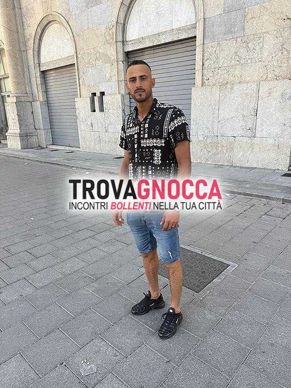 oggi venezia mestre cerco un'opportunità divertimento durante miei 3 giorni vacanza. sono roberto ho 28 anni e mi interessano sia donna che coppia particolare donna matura.