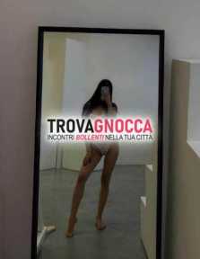 puttanella 18enne pronta essere soddisfatta stasera vieni gustare mio bacio lingua e bocchino naturale mia gola profonda ti attende ambiente climatizzato