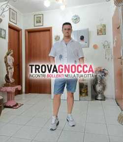 cerco esclusivamente uomini gay. sia che si tratti single o coppia autonoma me.