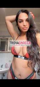 affascinante donna e ricca sorprese