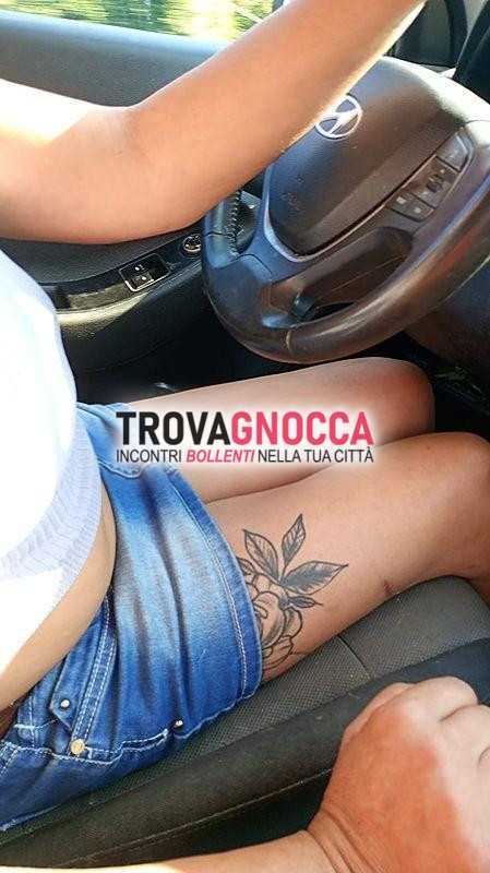 casale monferrato. affascinante mogliettina desidera incontrare singoli sia solitaria che insieme al marito cuckold.
