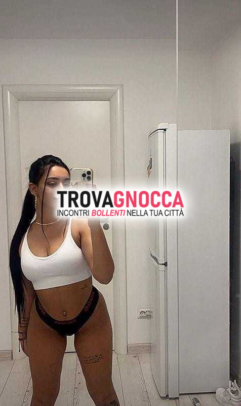 alessia studentessa italiana è pronta incontro indimenticabile
