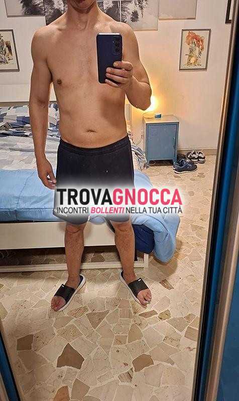 cerco
solo uomini mature 6070 anni
con bel panzone
igiene assoluta e profumati
ospito
non affari
accetto anche stranieri
no telefonate
solo messaggi