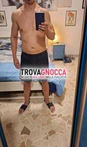 cerco
solo uomini mature 6070 anni
con bel panzone
igiene assoluta e profumati
ospito
non affari
accetto anche stranieri
no telefonate
solo messaggi