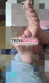 adoro leccare piedi alle donne max over 50