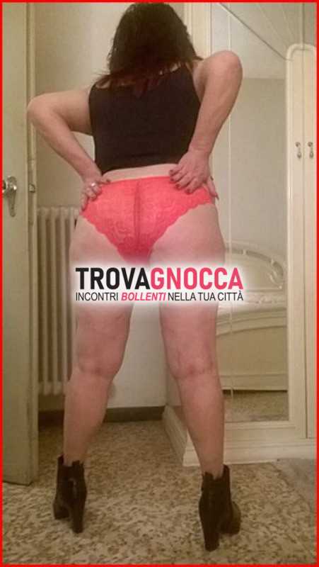 - adele fox - tua older milfona italianissima gioca stekka col tuo birillo - hot -
