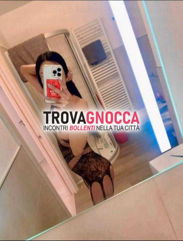 🇹🇭ticha transessuale thailandese 🇹🇭foto100 latte caldo 💦 cosa che ho scoperto è davvero straordinaria coppia che si bacia alla francese