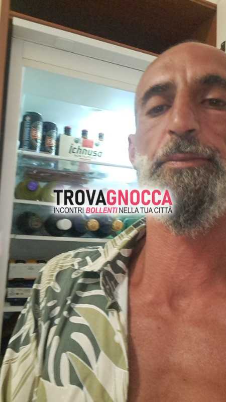 single 50 anni etero educato gentile ospita stasera coppie e donne single .