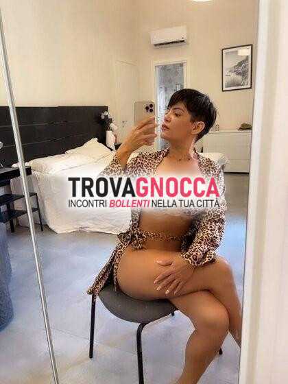 puttanella francese studentessa cercando leccatore un'eccitante fica pelosetta