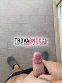 singolo educato ospita coppia
