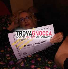 maxebetty vera coppia cuckold sputtanata pubblicamente