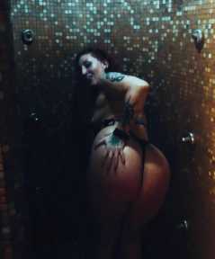 sono eva rossa tutta fuoco taliana doc vera maiala intenditori. escort professionista e porno star italiana vera super porca