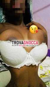 italiana chiara vera bomba sexy ti invita novara un'irresistibile pausa relax piccante
