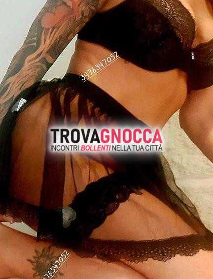 castellana grotte sofy napoletana ti aspetta suoi pompini spettacolari donna rossa libidinosa calda e golosa ti offre foto reali e massaggi lingam e rimmin che ti lasceranno senza parole