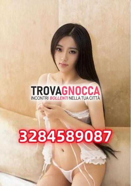 💥 fantastica ragazza orientale. autentico gioiello sorriso incantevole occhi e labbra seducenti accompagnati corpo irresistibile