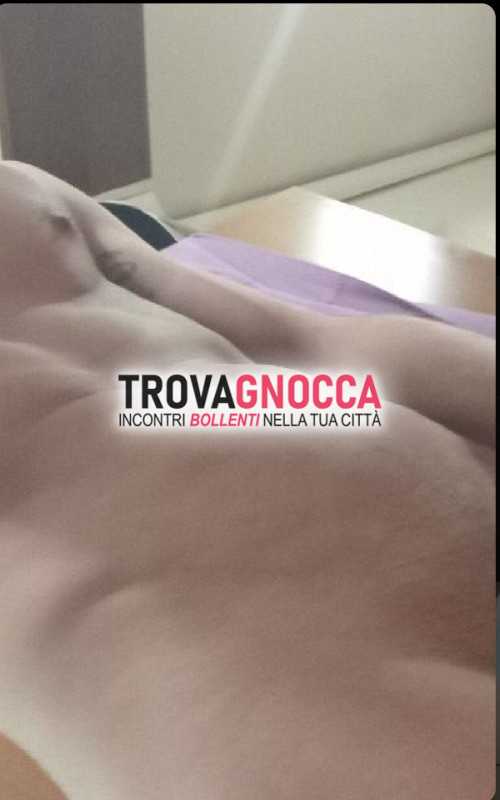 cerco donna o ragazza divertirci assieme e si chiacchiera si fa sesso. 
son ragazzo bisex riservato.
foto e info solo whatsapp.