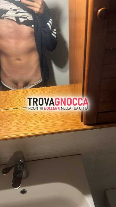 ragazzo molto pulito moro e tanta voglia 😘