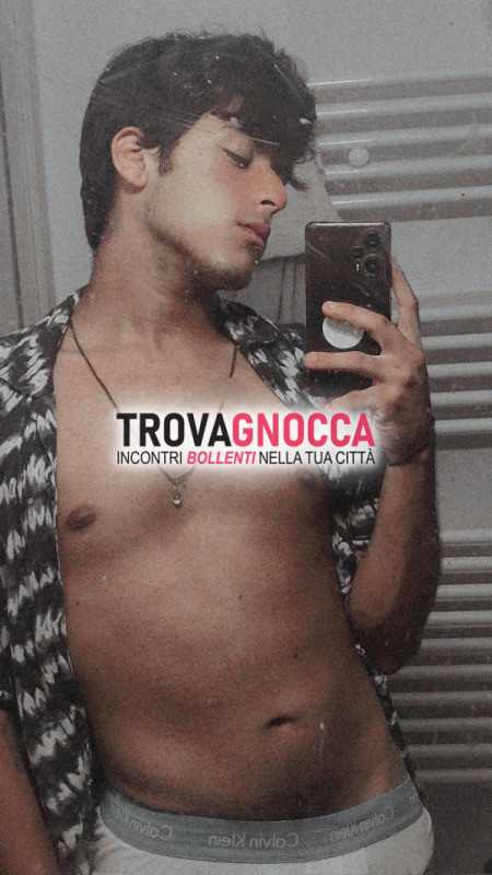 giovane ragazzo latino