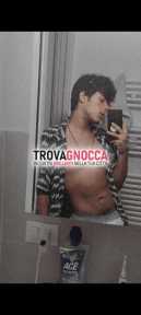 giovane ragazzo latino giovane ragazzo latino