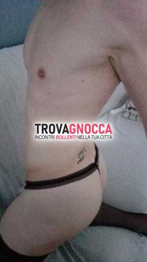 ragazzo effeminato e sottomesso pronto soddisfare tuoi desideri