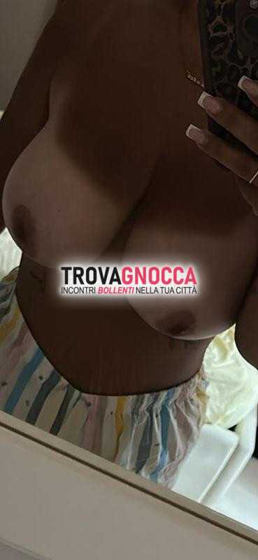 tettona pronta videochiamata erotica disponibile fotografie e video personalizzati. ti offro un'esperienza hot sex chat e contenuti esclusivi