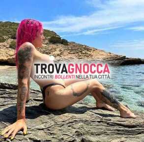 trascendente e seducente italiana tutta tatuata pronta farti scoprire nuove sensazioni