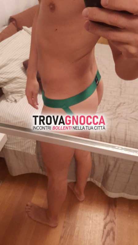 💦🔥caldissimo ragazzo ospita bei ragazzi 💦🍆🍑👅
