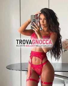 apparente d’america prato 24su24 goditi un'ora sesso due intense scopate e massaggi caldi. un’assoluta putanissima. kamasutra padrona piacere offre anche pissing e scat richiesta. preparati fiume sensazioni