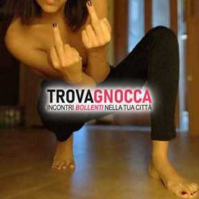 giovane coppia italiana cerca esplorare momenti audaci lei nella sua affascinante veste mistress esibizionista.